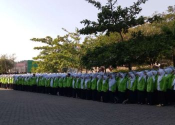 Peserta PPL FITK saat upacara pelepasan bersama Fakultas di depan Dekanat FITK, Jumat (26/7/2019) (Dokumen Istimewa).