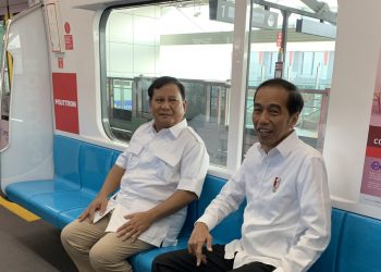 Joko Widodo bersama Prabowo Subianto di MRT