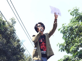 Koordinator aksi Semarang Raya, Cornel Gea saat berorasi, Rabu (24/09/2019) (Amanat/Vina).