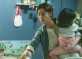 JUNG Yu-mi berperan sebagai ibu rumah tangga dalam KIM Ji-young born 1982. koreanfilm.or.kr