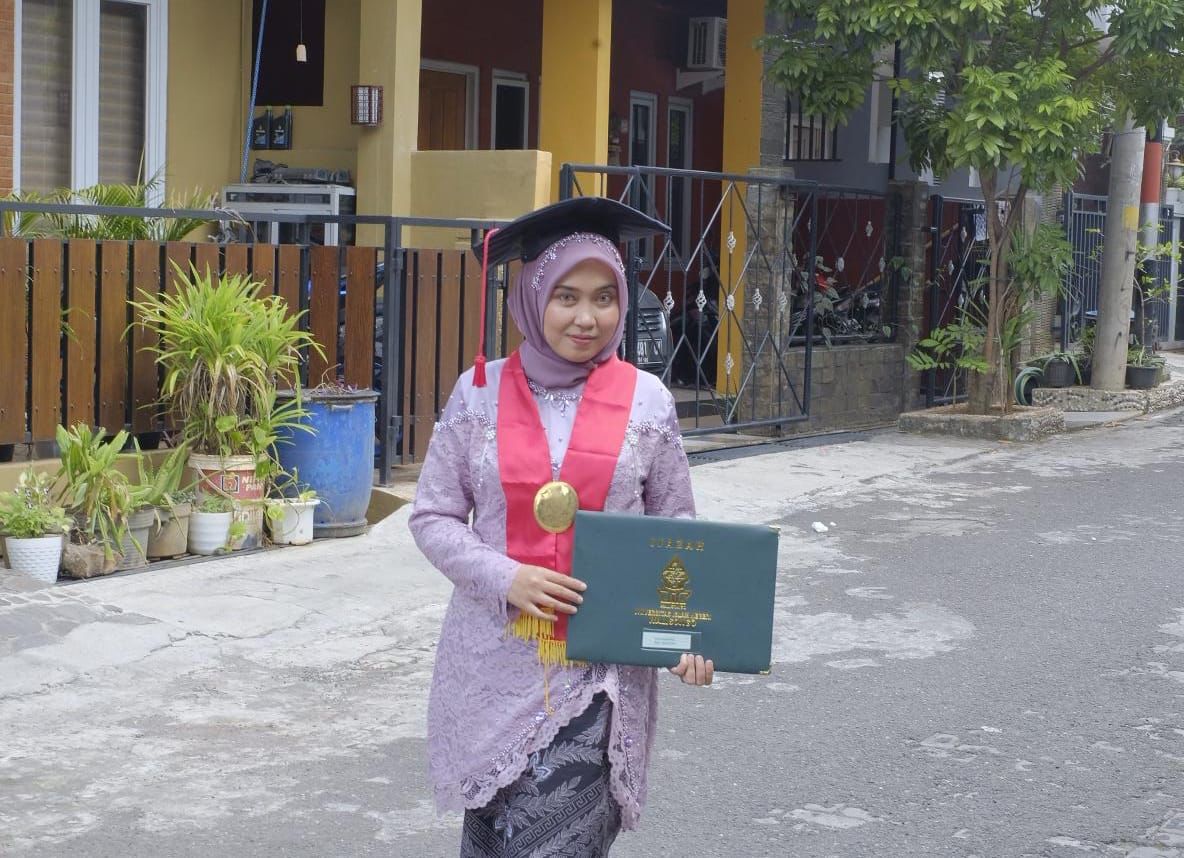 Asih Nurjanah, Mahasiswi terbaik Fisip