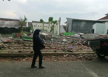 Kondisi gedung kantin Racana pasca dirobohkan. Kampus 2 UIN Walisongo, Semarang, Jumat (30/9/2022). (Amanat/Gojali).