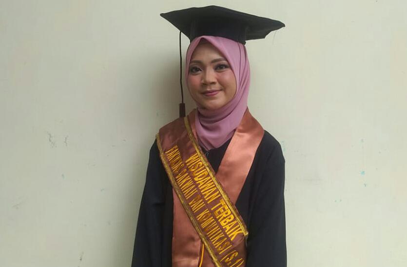 Siti Nur Aisyah Wisudawan Terbaik FDK