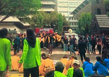 Diwarnai dengan Joget, Aksi Kekecewaan Aliansi Masyarakat Sipil Jawa Tengah