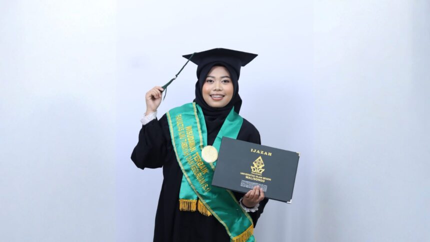 eky adelia sari, wisudawan terbaik ftik, wisuda uin walisongo, wisuda 2026, uin walisongo