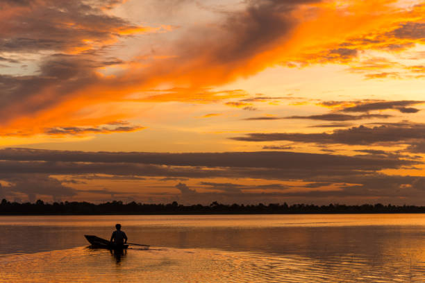dengung telinga, sastra soeket teki, puisi soeket teki, puisi skm amanat, skm amanat