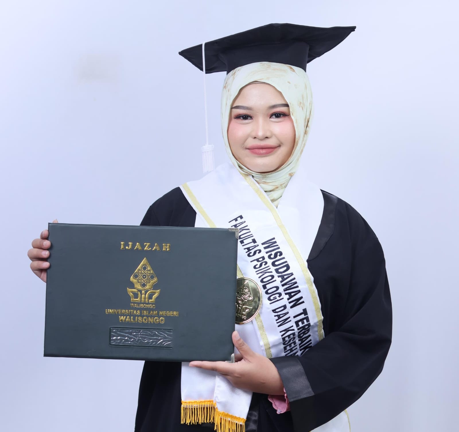 aisyah, wisudawan terbaik fpk, wisuda ke-100, wisuda periode mei, uin walisongo