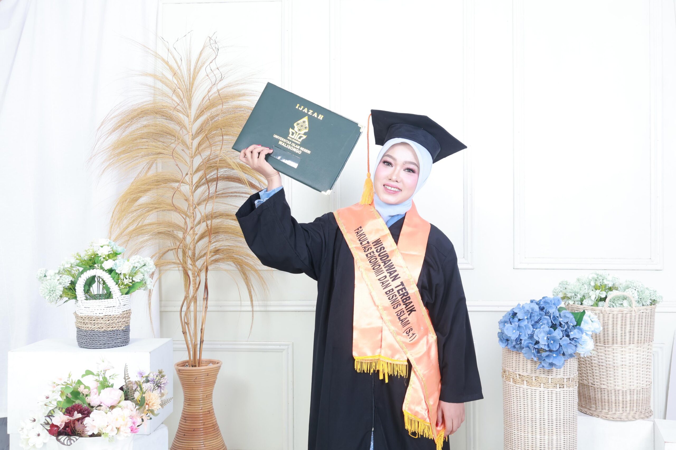 siti nur aisyah, wisudawan terbaik febi, wisuda uin walisongo, wisuda periode mei, uin walisongo