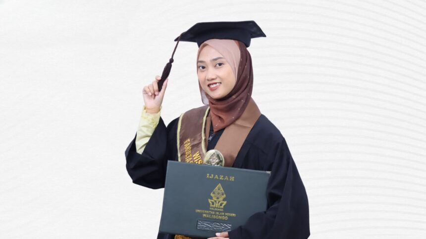 nurina zain, wisudawan terbaik fdk, wisuda periode agustus, wisuda 2026, wisuda uin walisongo