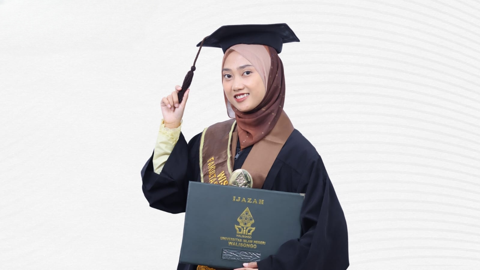 nurina zain, wisudawan terbaik fdk, wisuda periode agustus, wisuda 2026, wisuda uin walisongo